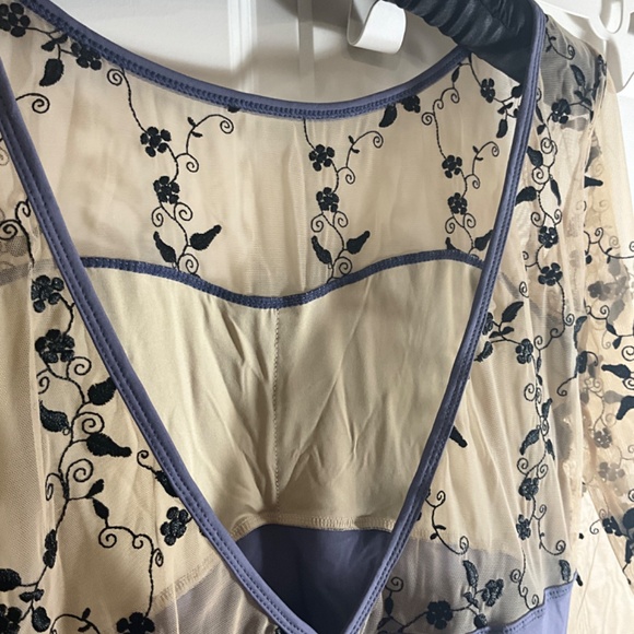 Women’s Floral  long sleeve leotard size medium - Picture 3 of 6